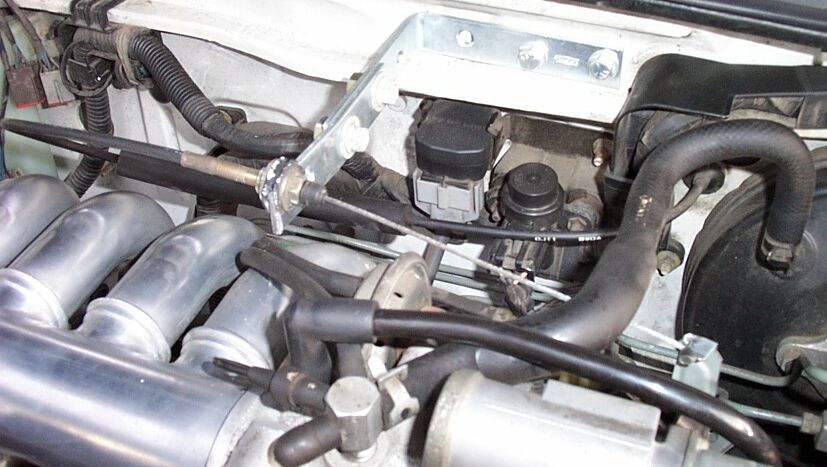 cablebracket.jpg (76640 bytes)